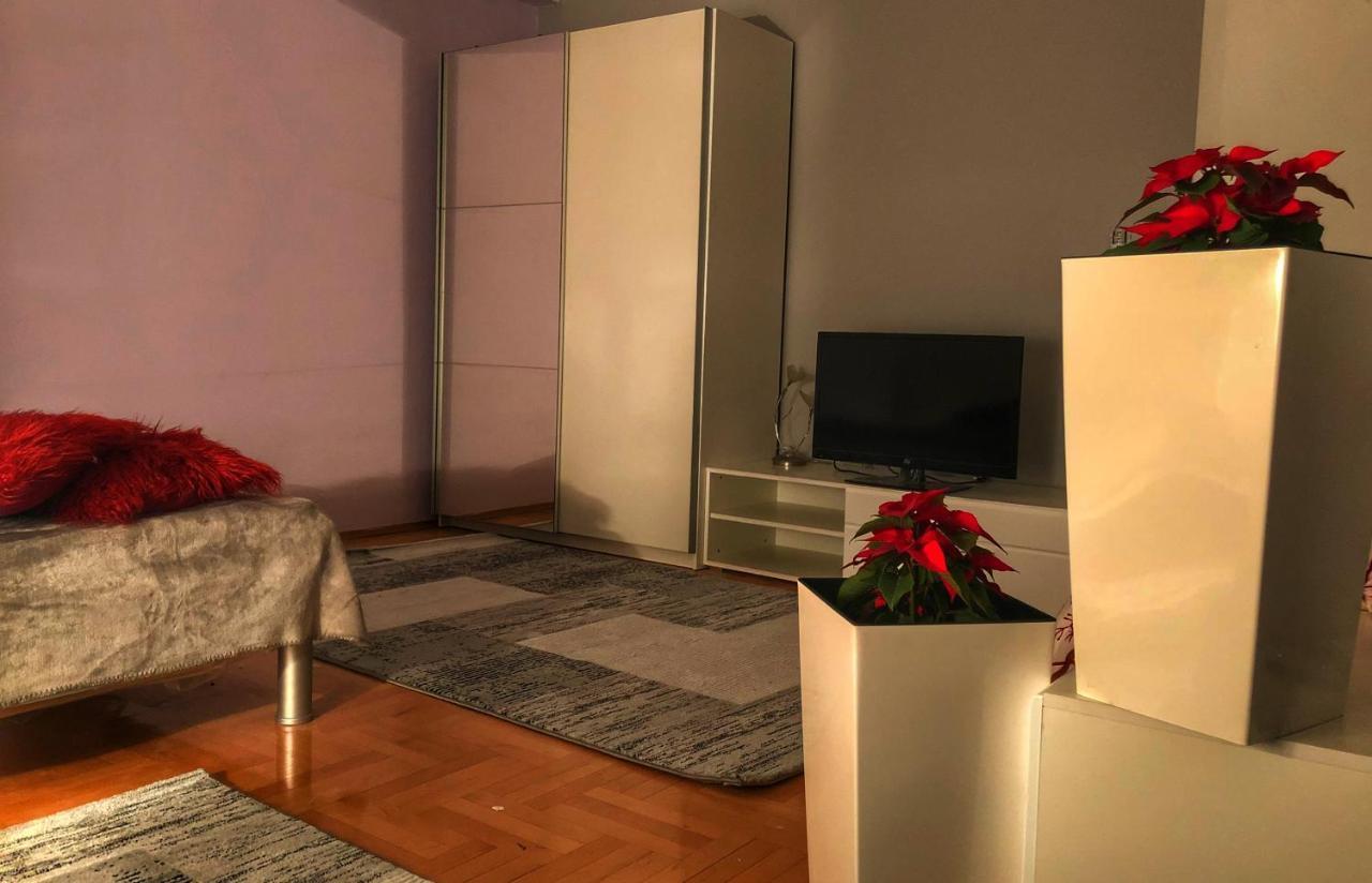 Apartments Near City Center Skopje Bagian luar foto